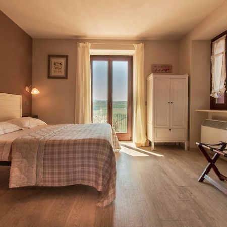 Poggio Dei Farinetti Bed & Breakfast ดิอาโนดัลบา ภายนอก รูปภาพ