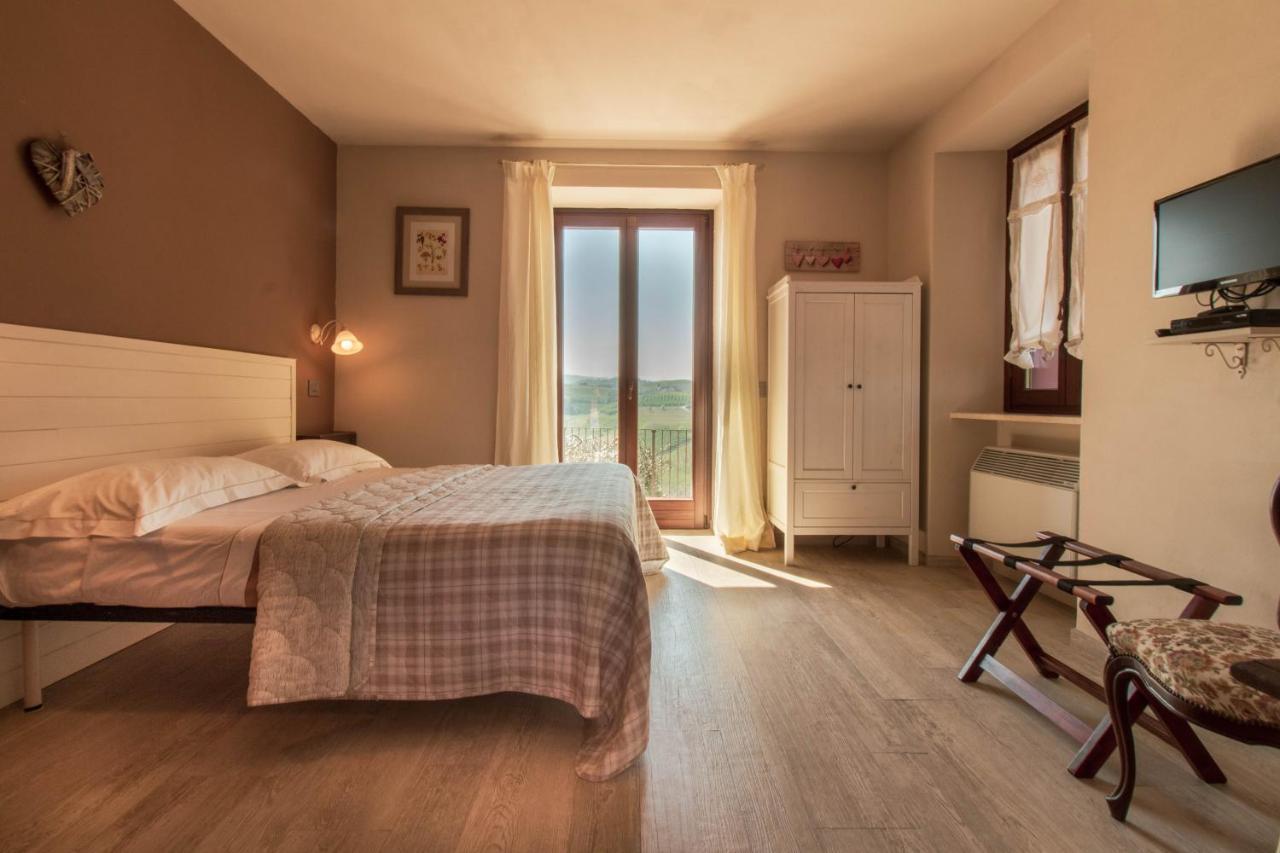 Poggio Dei Farinetti Bed & Breakfast ดิอาโนดัลบา ภายนอก รูปภาพ
