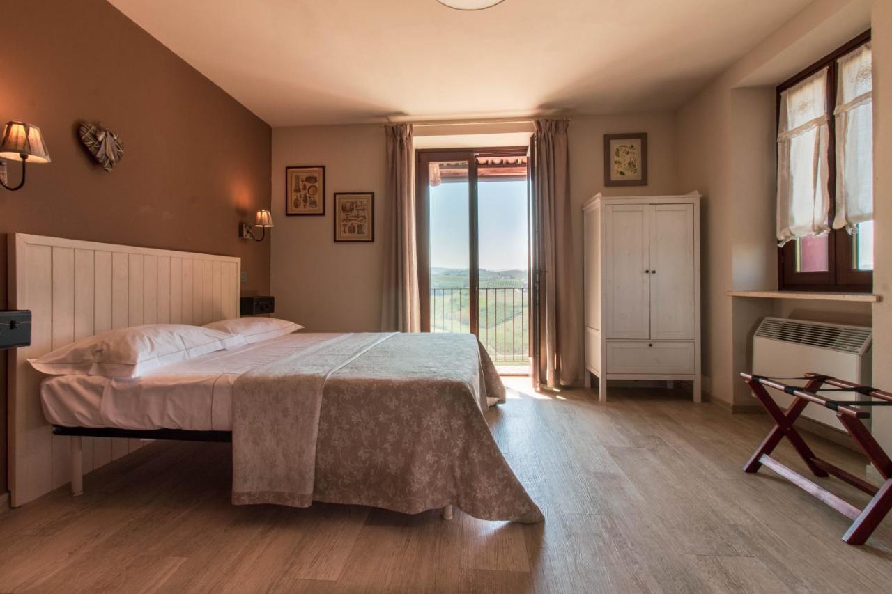 Poggio Dei Farinetti Bed & Breakfast ดิอาโนดัลบา ภายนอก รูปภาพ
