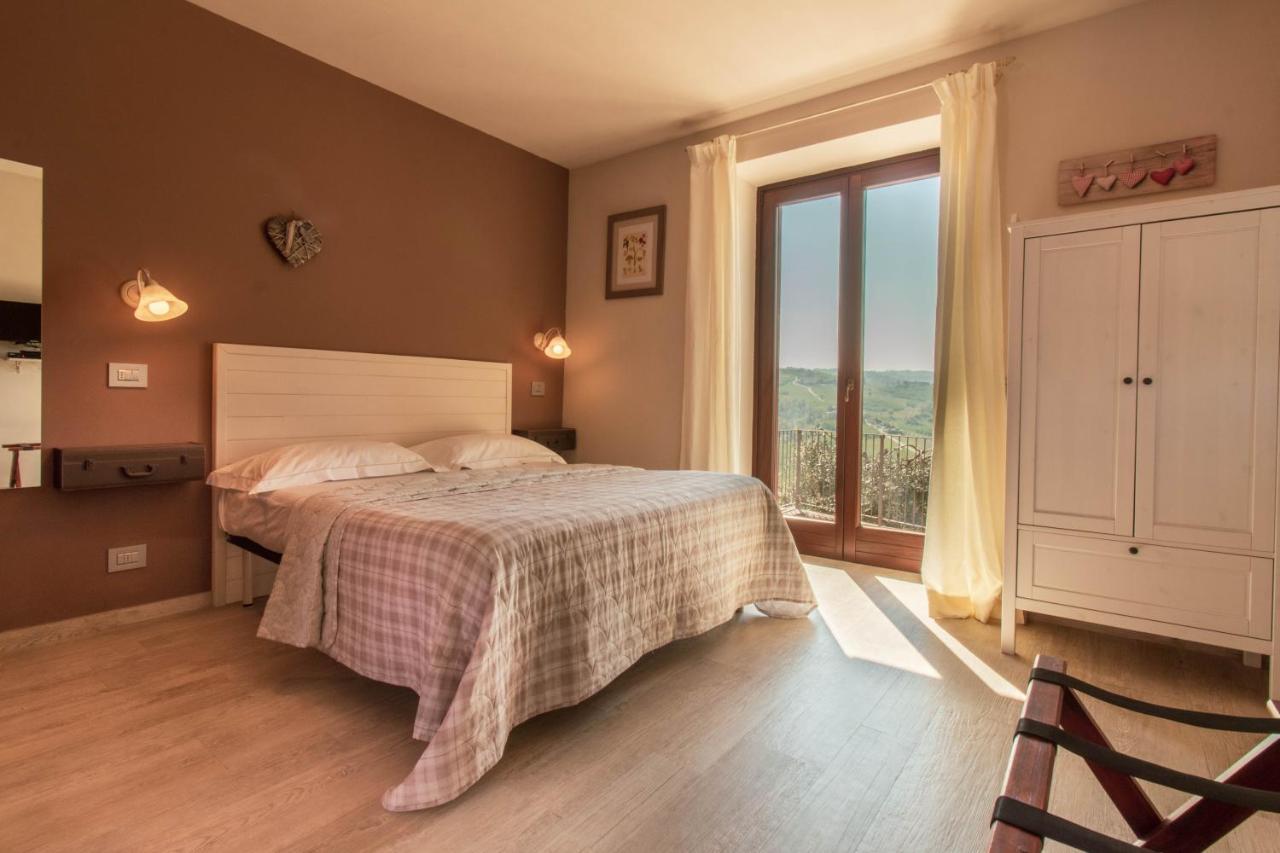 Poggio Dei Farinetti Bed & Breakfast ดิอาโนดัลบา ภายนอก รูปภาพ