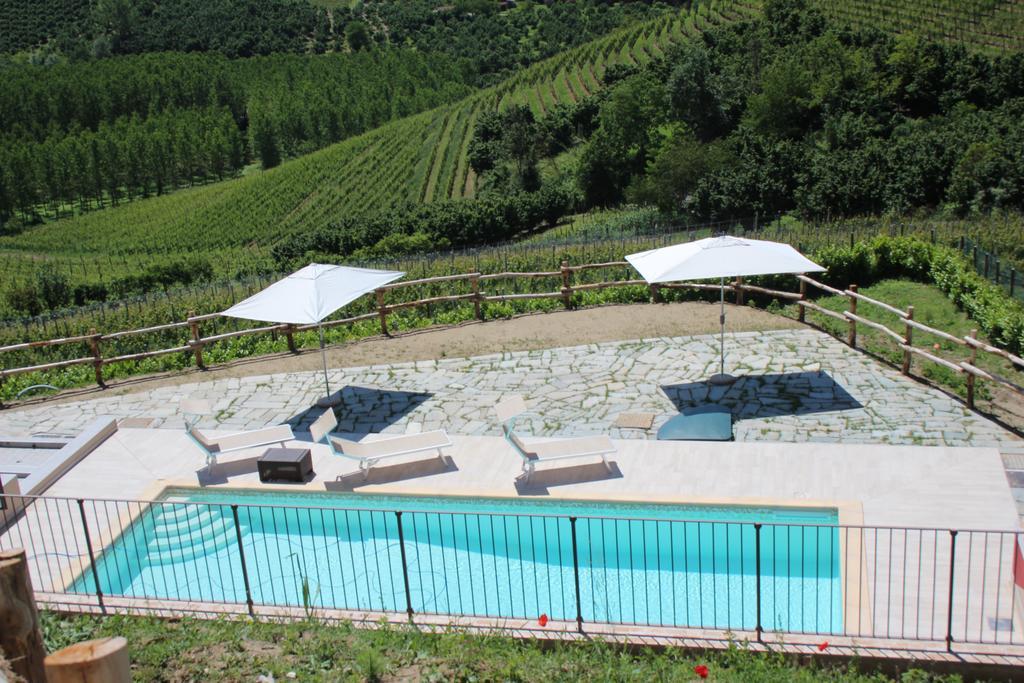 Poggio Dei Farinetti Bed & Breakfast ดิอาโนดัลบา ภายนอก รูปภาพ